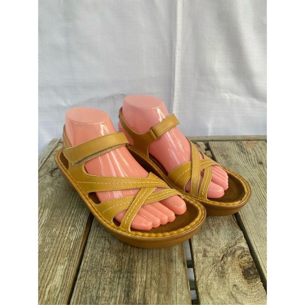 Naot Size 38 US 7 Women’s Yellow Leather Strappy Comfort Sandals Hook & Loop Str
